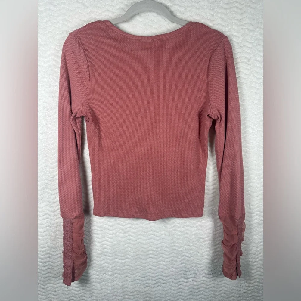 Free People Rose Smoke Wear Me Out V-Neck Long Sleeve Top. Size medium 🧡
